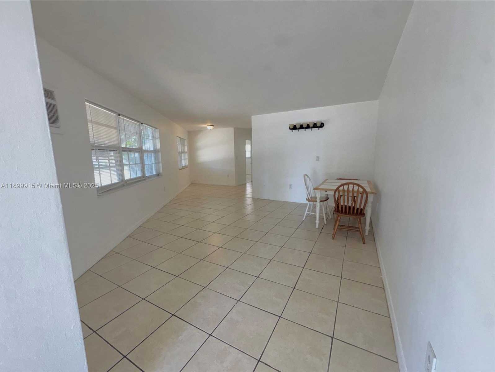 Small Image of 1450 NE 171 St, North Miami Beach, FL 33162, USA Number 10