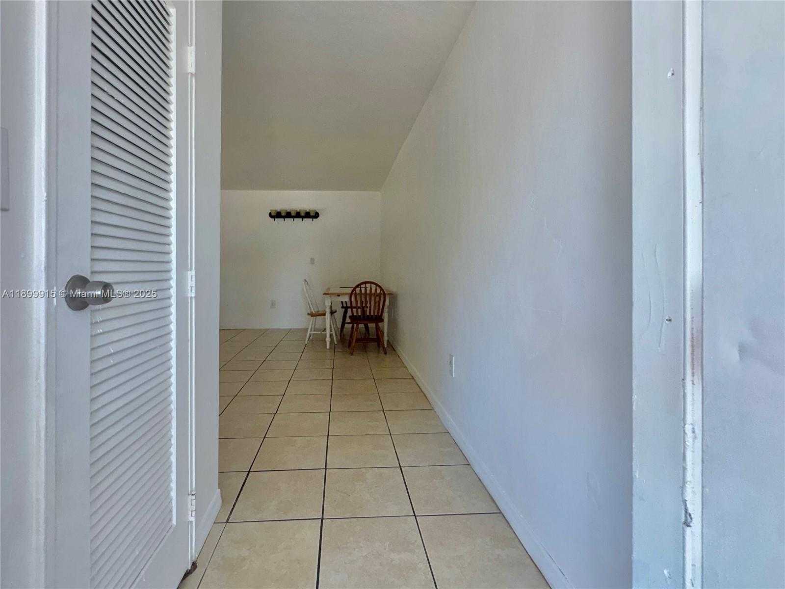 Small Image of 1450 NE 171 St, North Miami Beach, FL 33162, USA Number 11