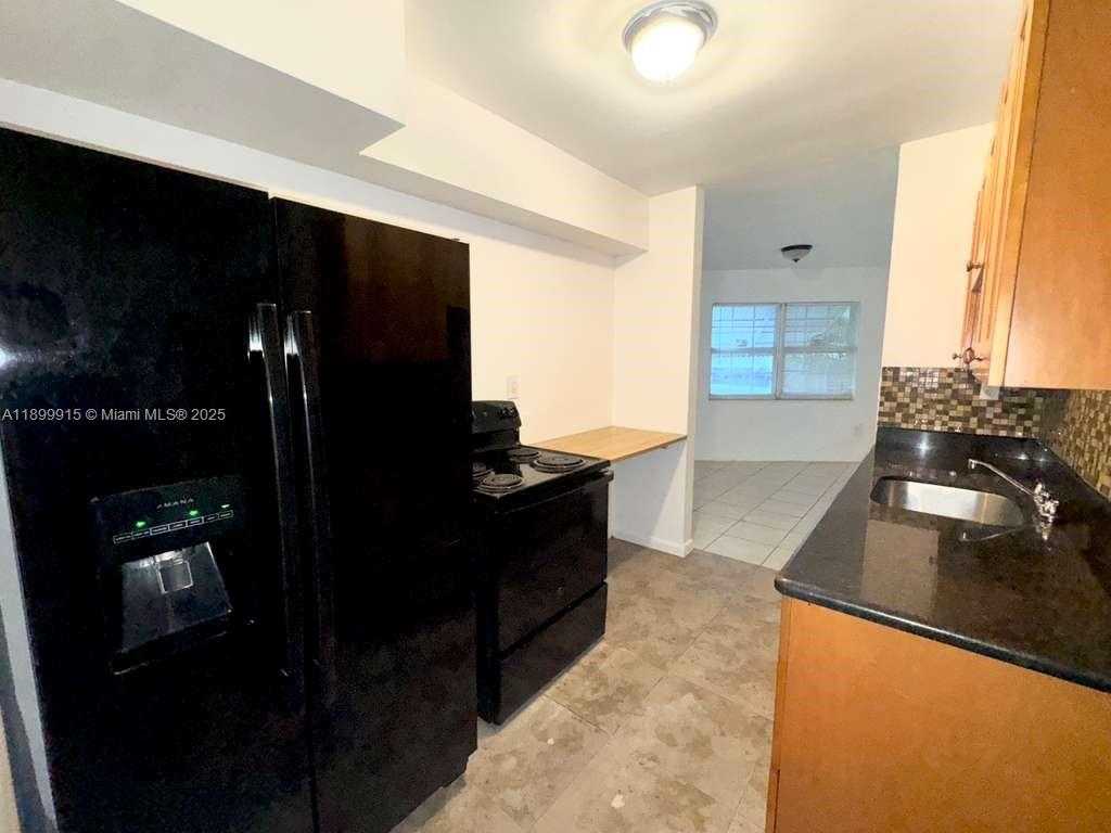 Small Image of 1450 NE 171 St, North Miami Beach, FL 33162, USA Number 5