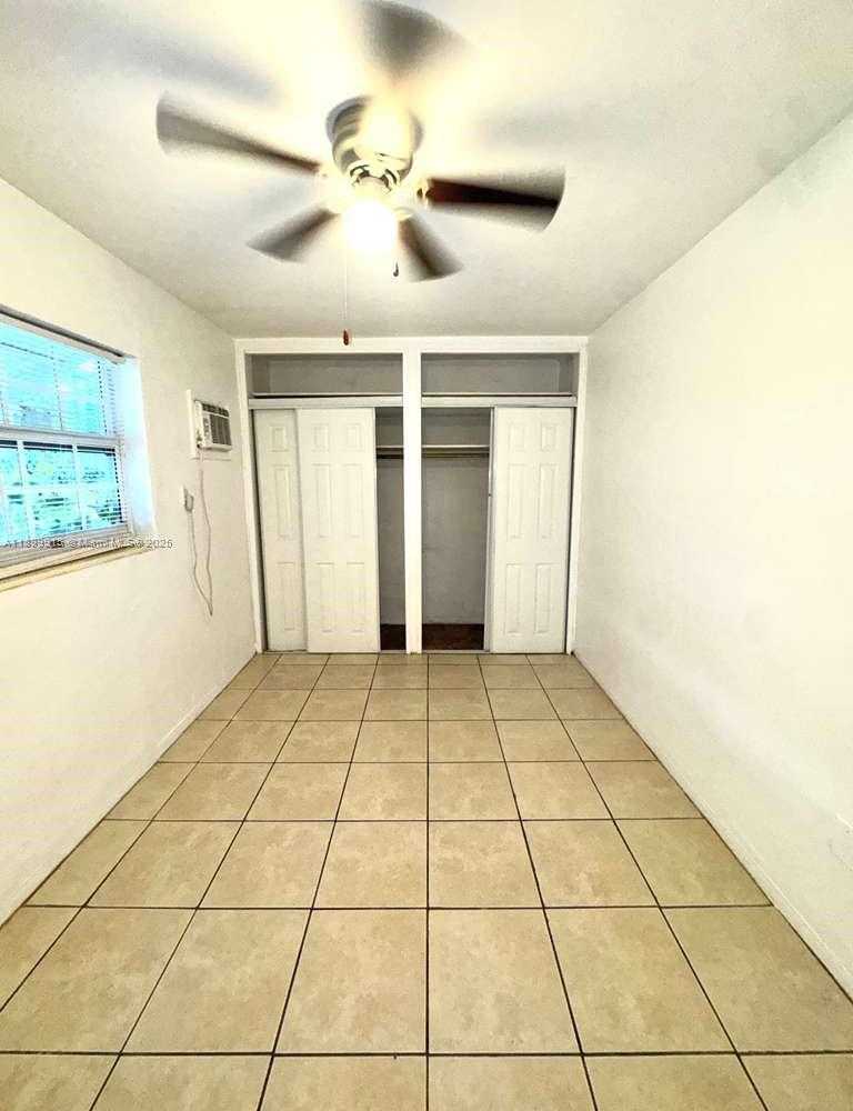 Small Image of 1450 NE 171 St, North Miami Beach, FL 33162, USA Number 6