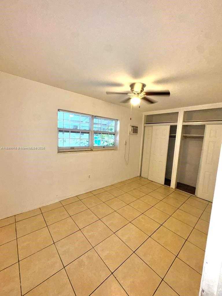 Small Image of 1450 NE 171 St, North Miami Beach, FL 33162, USA Number 7