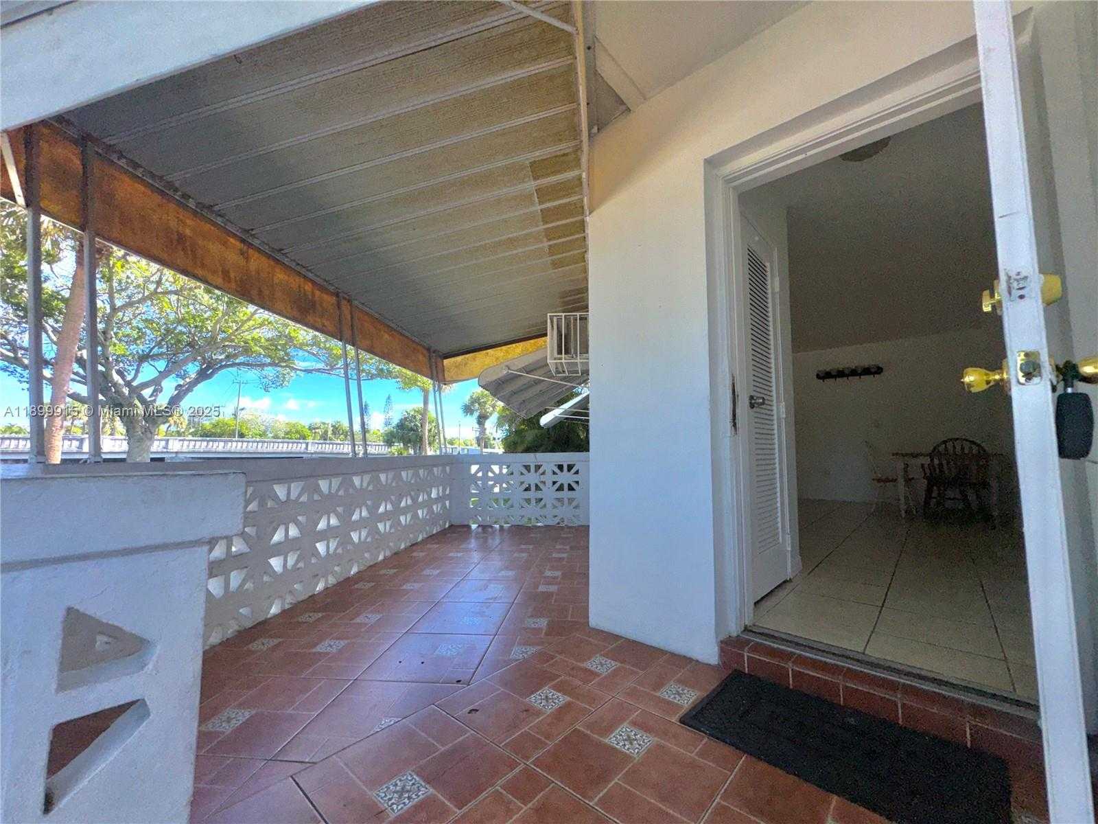 Small Image of 1450 NE 171 St, North Miami Beach, FL 33162, USA Number 9