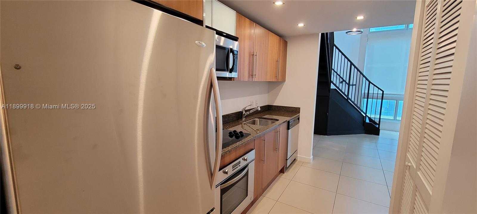 Small Image of 300 SOUTH BISCAYNE BLVD #L-1004, Miami Number 11