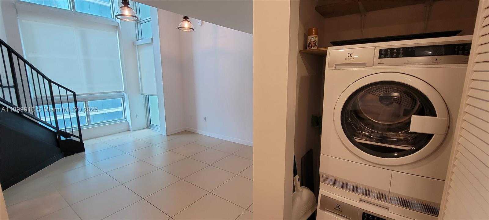 Small Image of 300 SOUTH BISCAYNE BLVD #L-1004, Miami Number 12