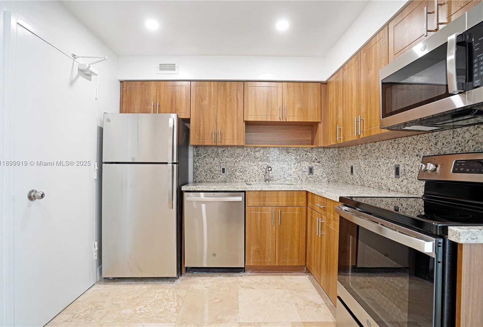 Small Image of 5101 COLLINS AVE #14E, Miami Beach Number 3