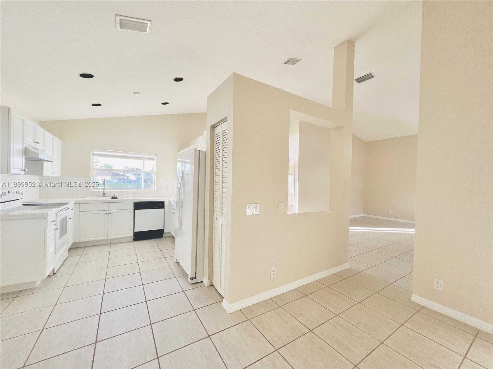 Small Image of 968 SAVANNAH FALLS DR, Weston Number 10