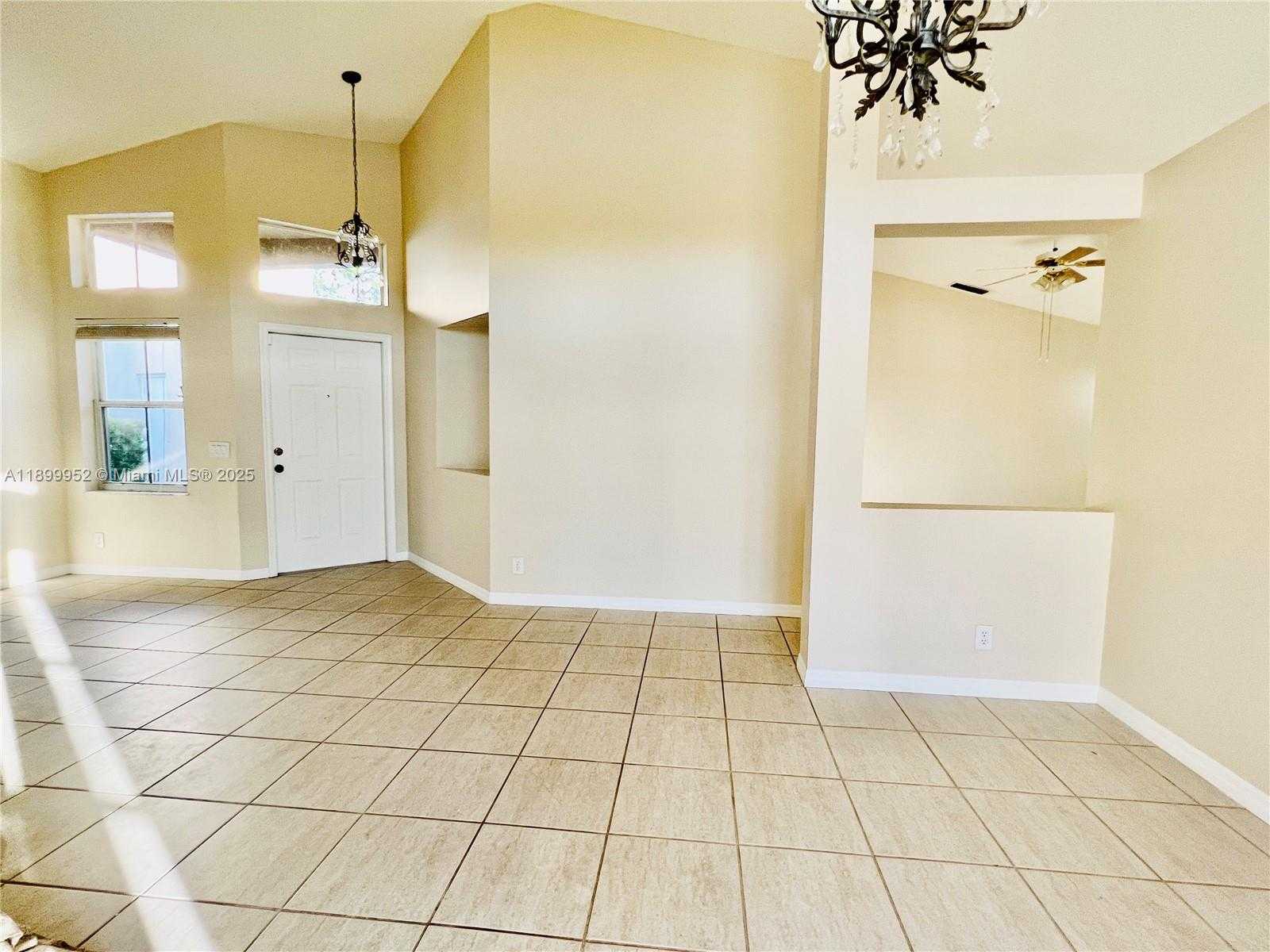 Small Image of 968 SAVANNAH FALLS DR, Weston Number 13