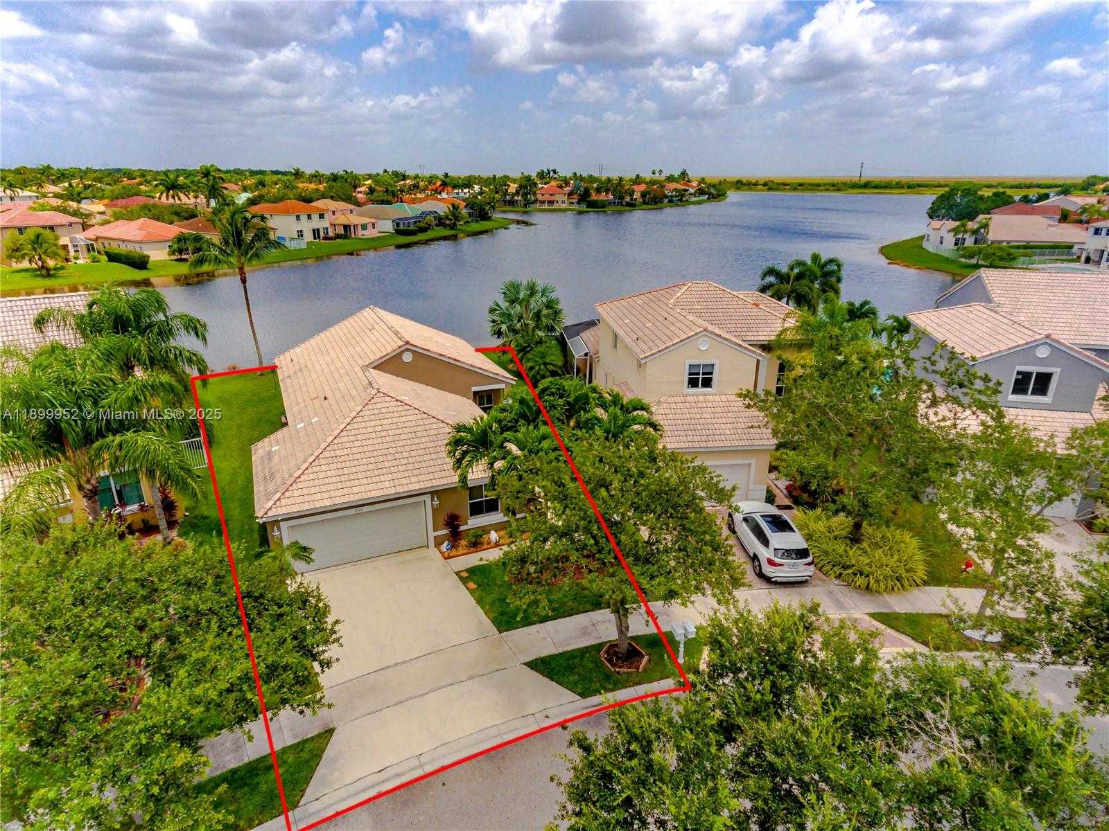 Small Image of 968 SAVANNAH FALLS DR, Weston Number 2