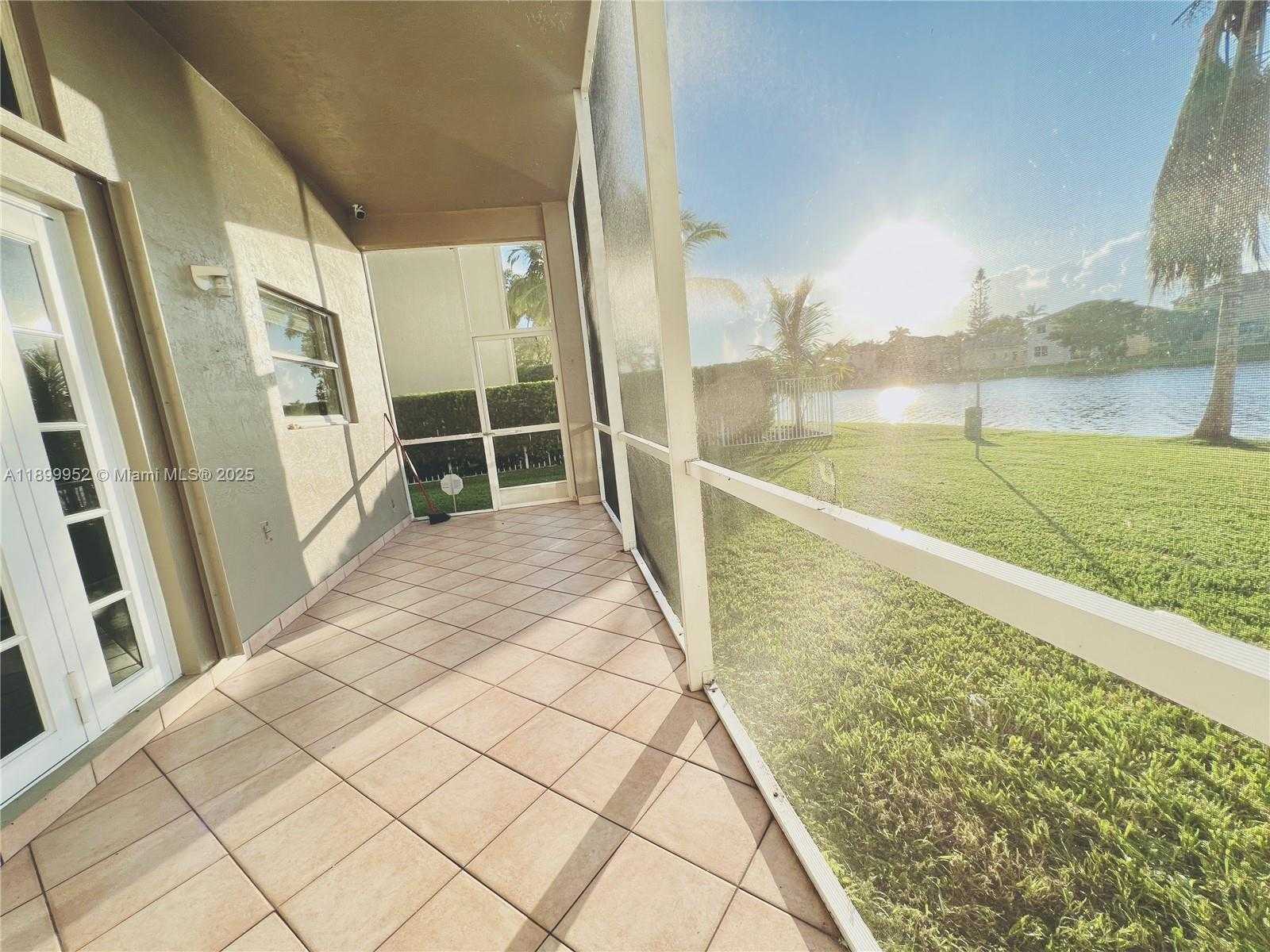 Small Image of 968 SAVANNAH FALLS DR, Weston Number 22