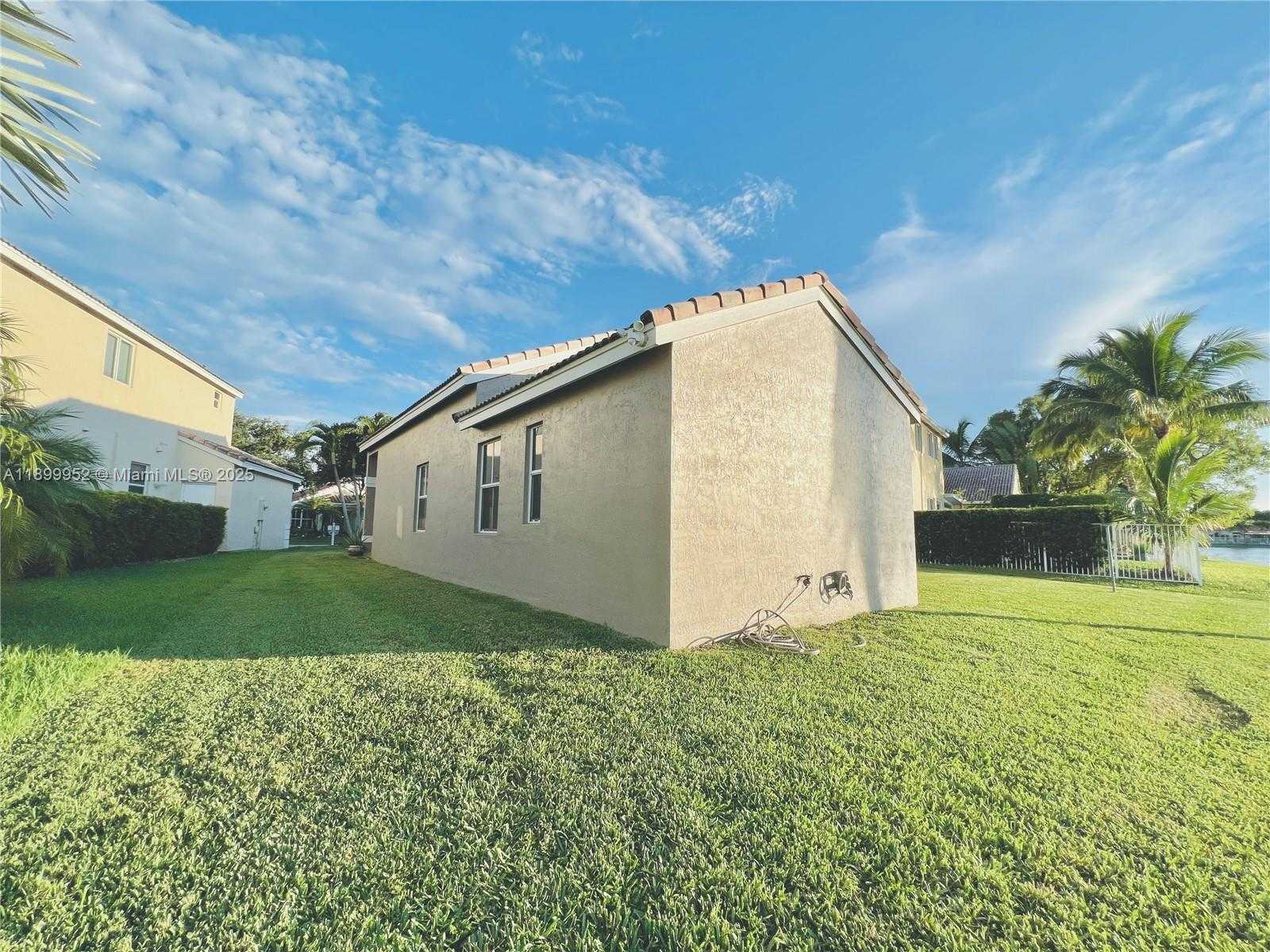 Small Image of 968 SAVANNAH FALLS DR, Weston Number 26