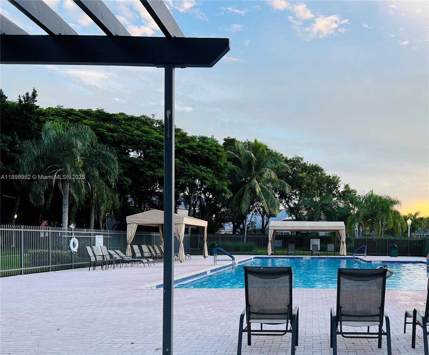 Small Image of 968 SAVANNAH FALLS DR, Weston Number 27