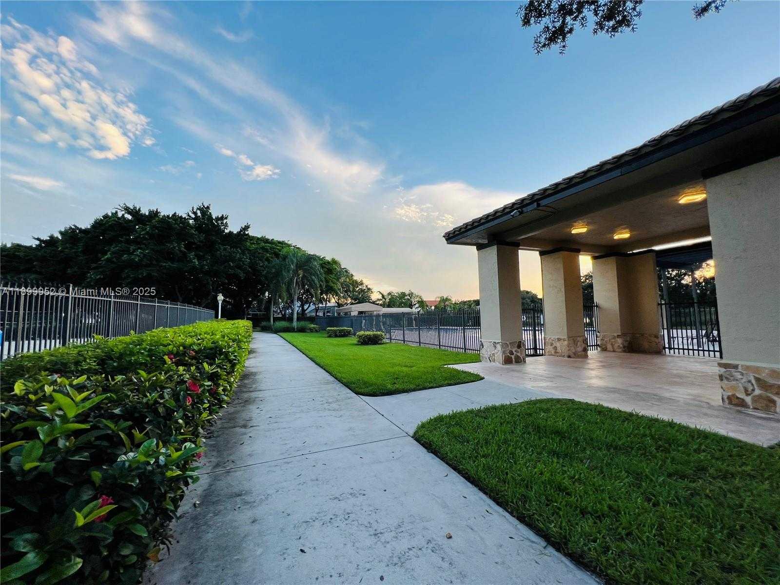 Small Image of 968 SAVANNAH FALLS DR, Weston Number 28