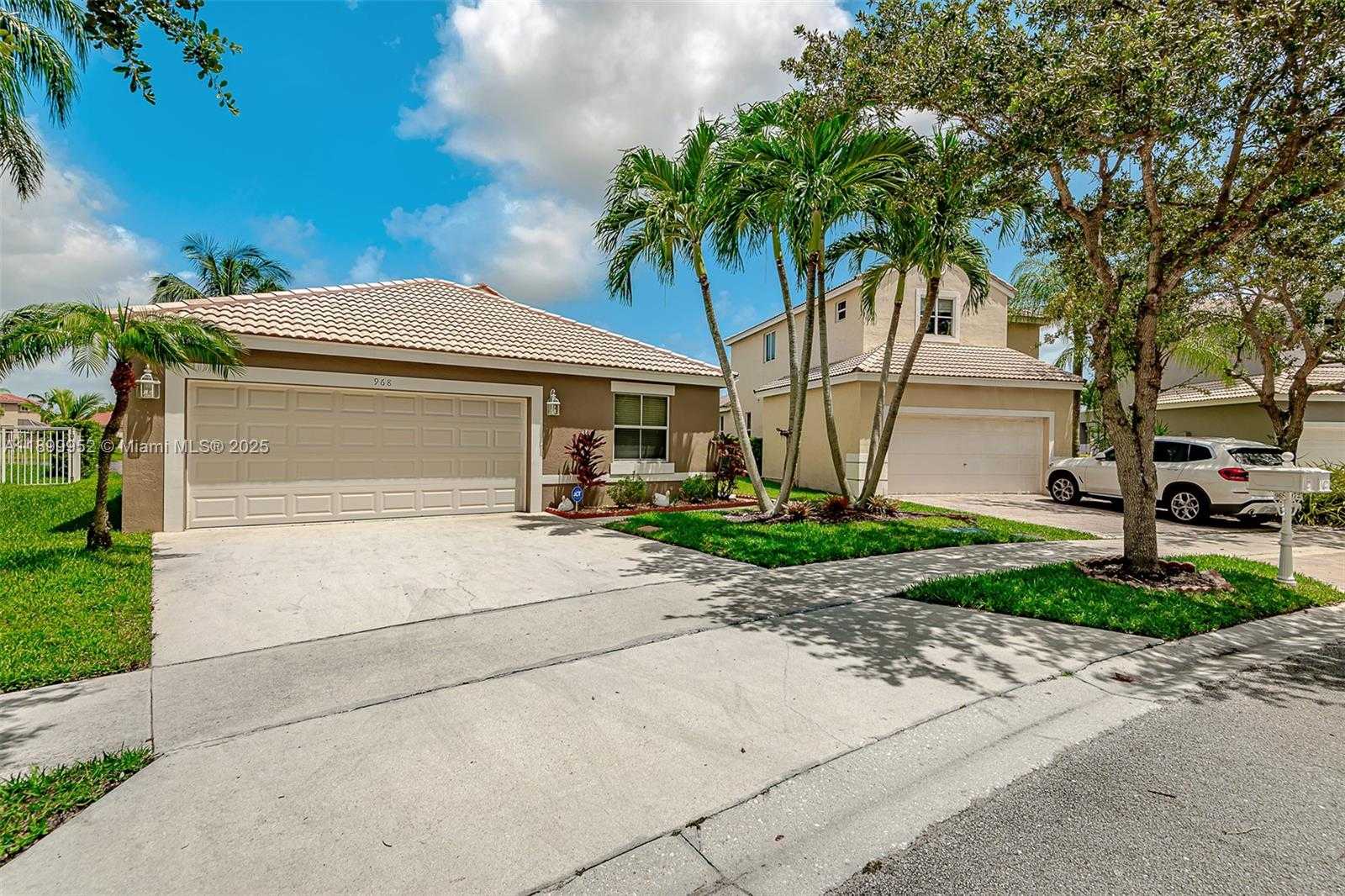 Small Image of 968 SAVANNAH FALLS DR, Weston Number 3