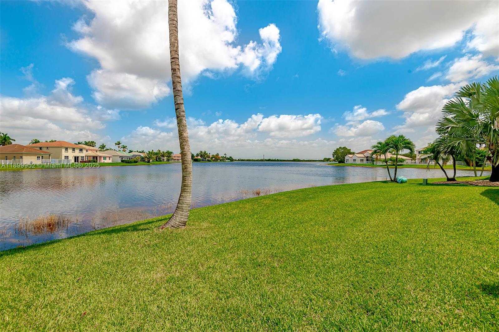 Small Image of 968 SAVANNAH FALLS DR, Weston Number 5