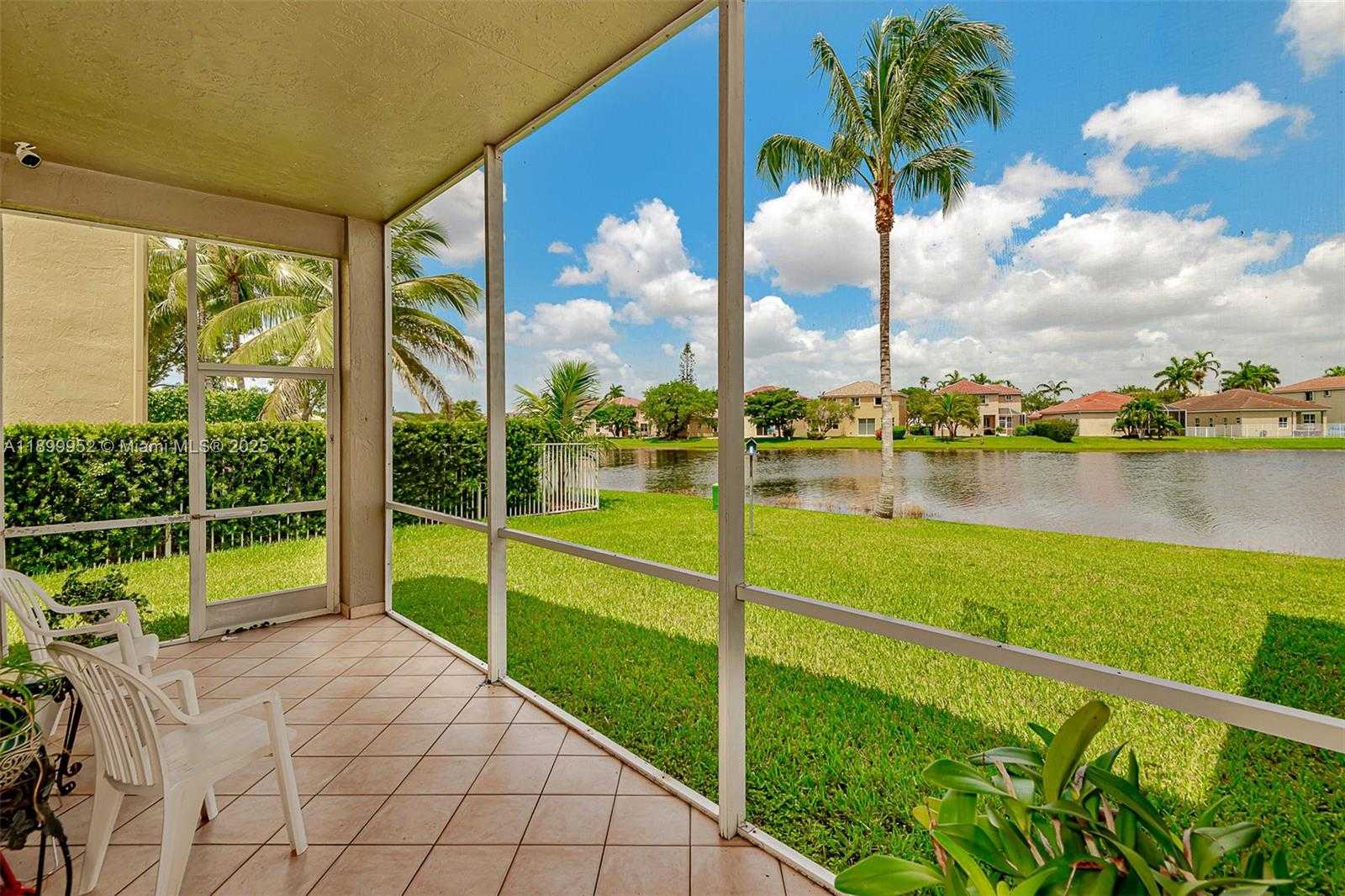 Small Image of 968 SAVANNAH FALLS DR, Weston Number 6