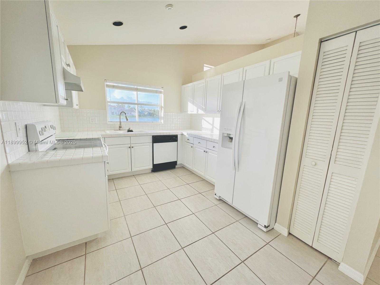 Small Image of 968 SAVANNAH FALLS DR, Weston Number 7