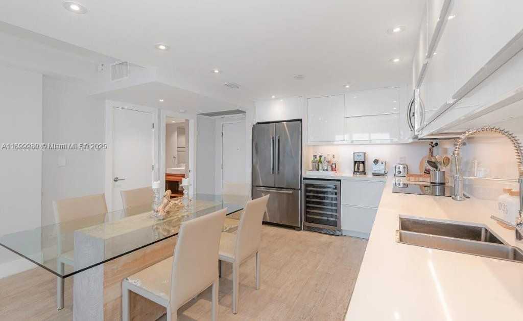 Small Image of 2301 COLLINS AVE #738, Miami Beach Number 16