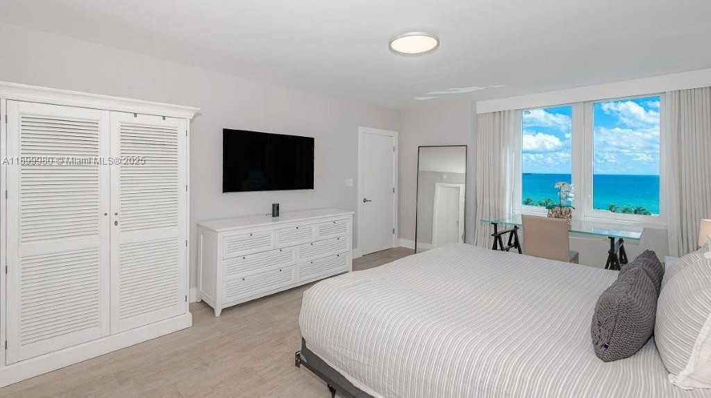 Small Image of 2301 COLLINS AVE #738, Miami Beach Number 3