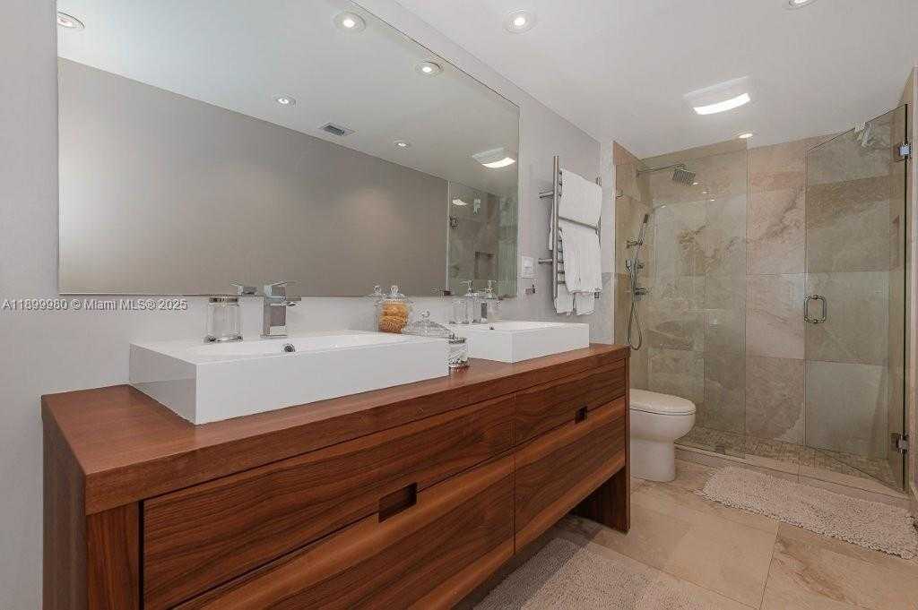 Small Image of 2301 COLLINS AVE #738, Miami Beach Number 4