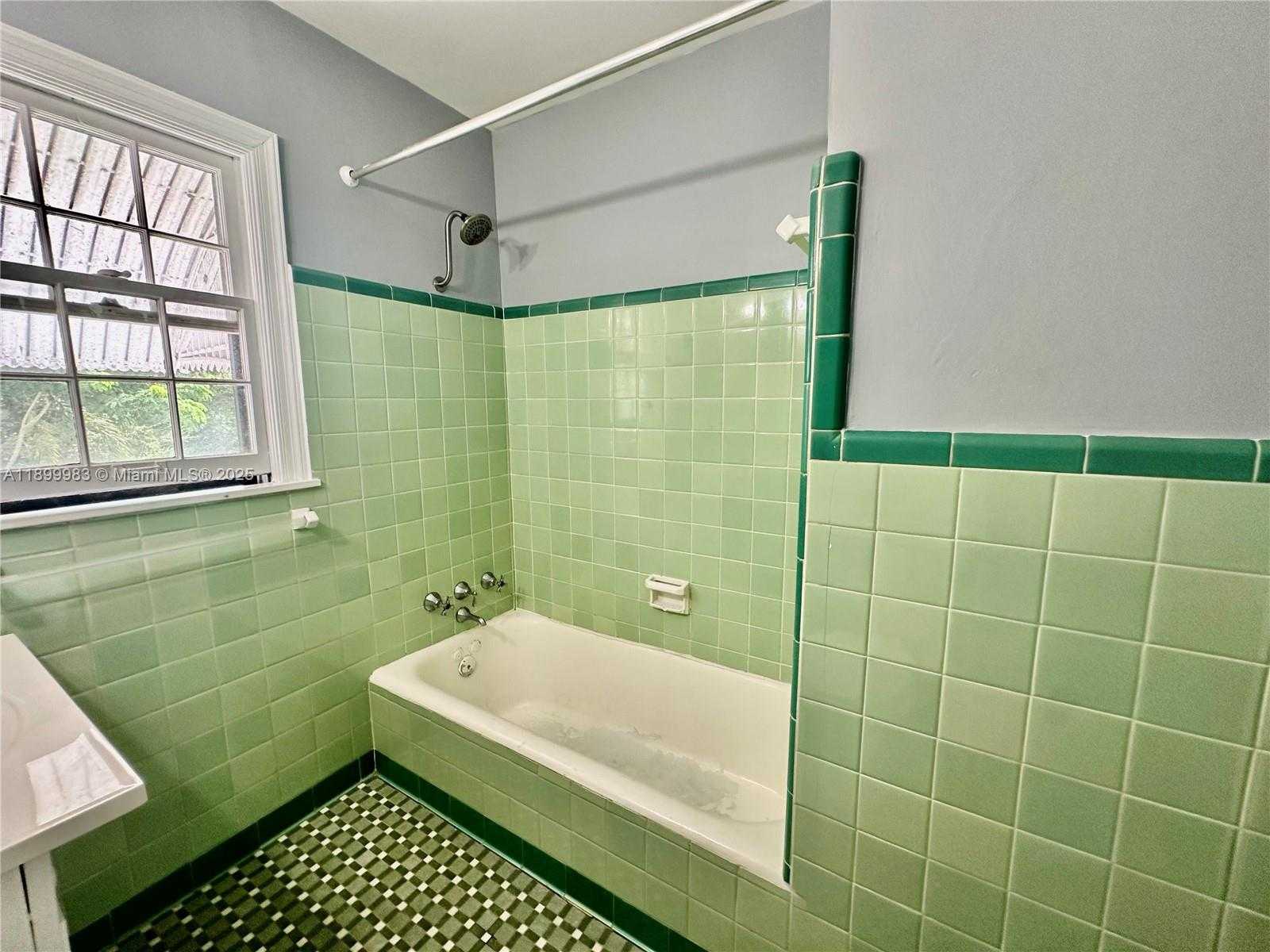 Small Image of 1260 NORTH EAST 115TH ST #2, Miami Number 8