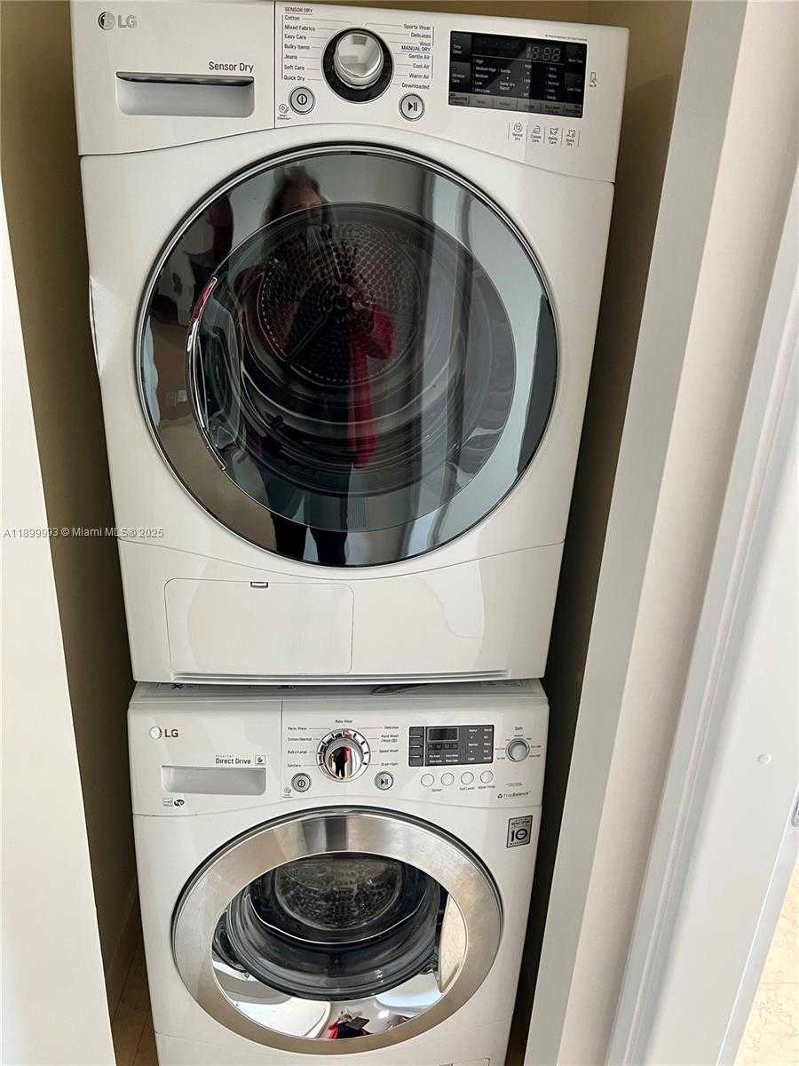 Small Image of 300 SOUTH BISCAYNE BLVD #2006, Miami Number 21