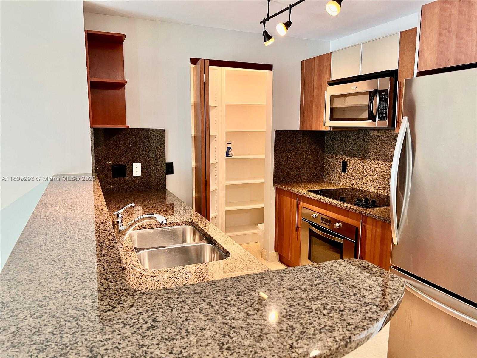 Small Image of 300 SOUTH BISCAYNE BLVD #2006, Miami Number 4