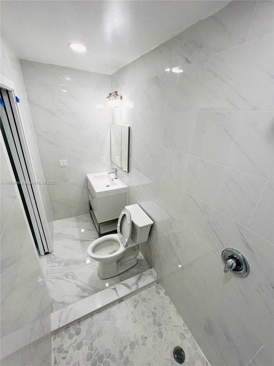 Small Image of 10370 SOUTH WEST 174TH TER #NA, Miami Number 15