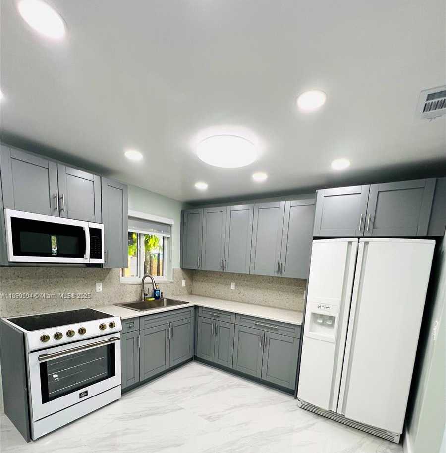 Small Image of 10370 SOUTH WEST 174TH TER #NA, Miami Number 19