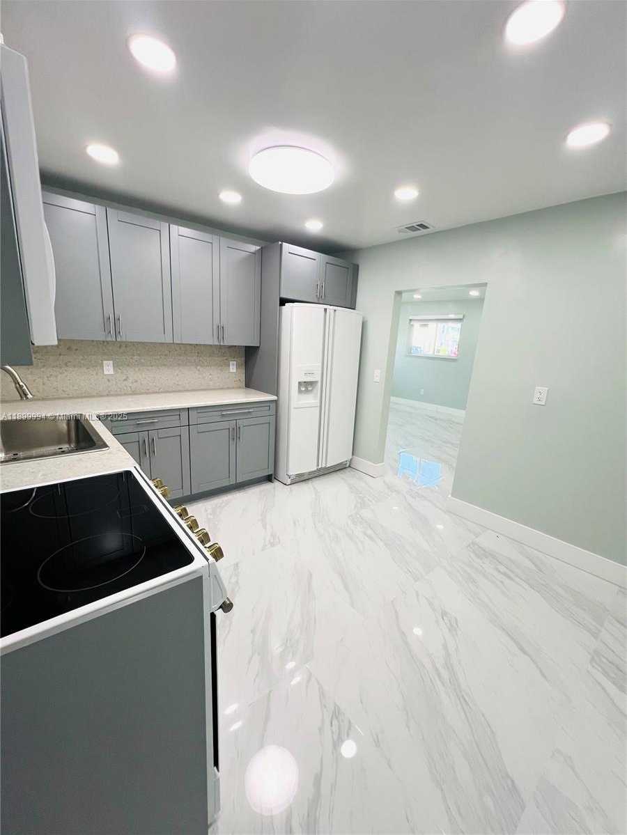 Small Image of 10370 SOUTH WEST 174TH TER #NA, Miami Number 20