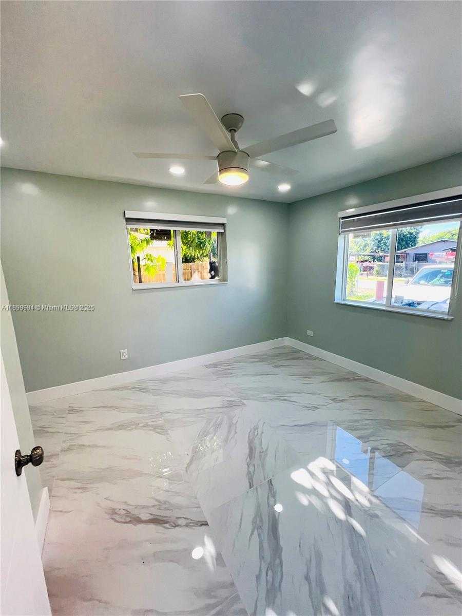 Small Image of 10370 SOUTH WEST 174TH TER #NA, Miami Number 21