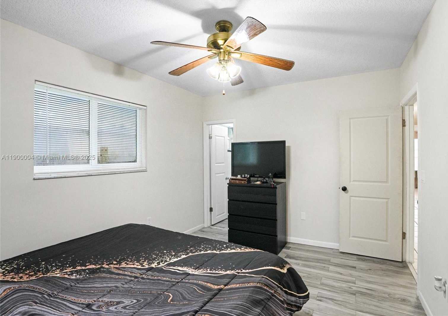 Small Image of 44 NORTH WEST 19TH ST #1, Homestead Number 18