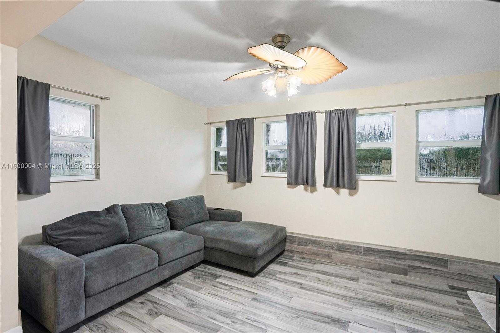 Small Image of 44 NORTH WEST 19TH ST #1, Homestead Number 31