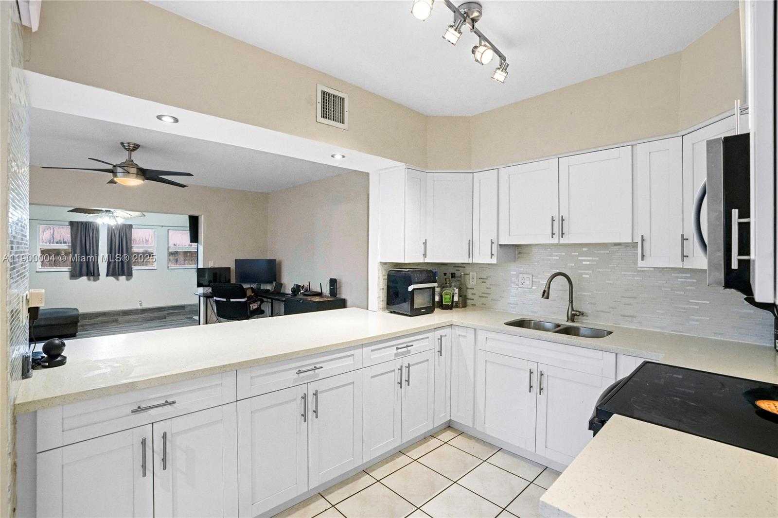 Small Image of 44 NORTH WEST 19TH ST #1, Homestead Number 32