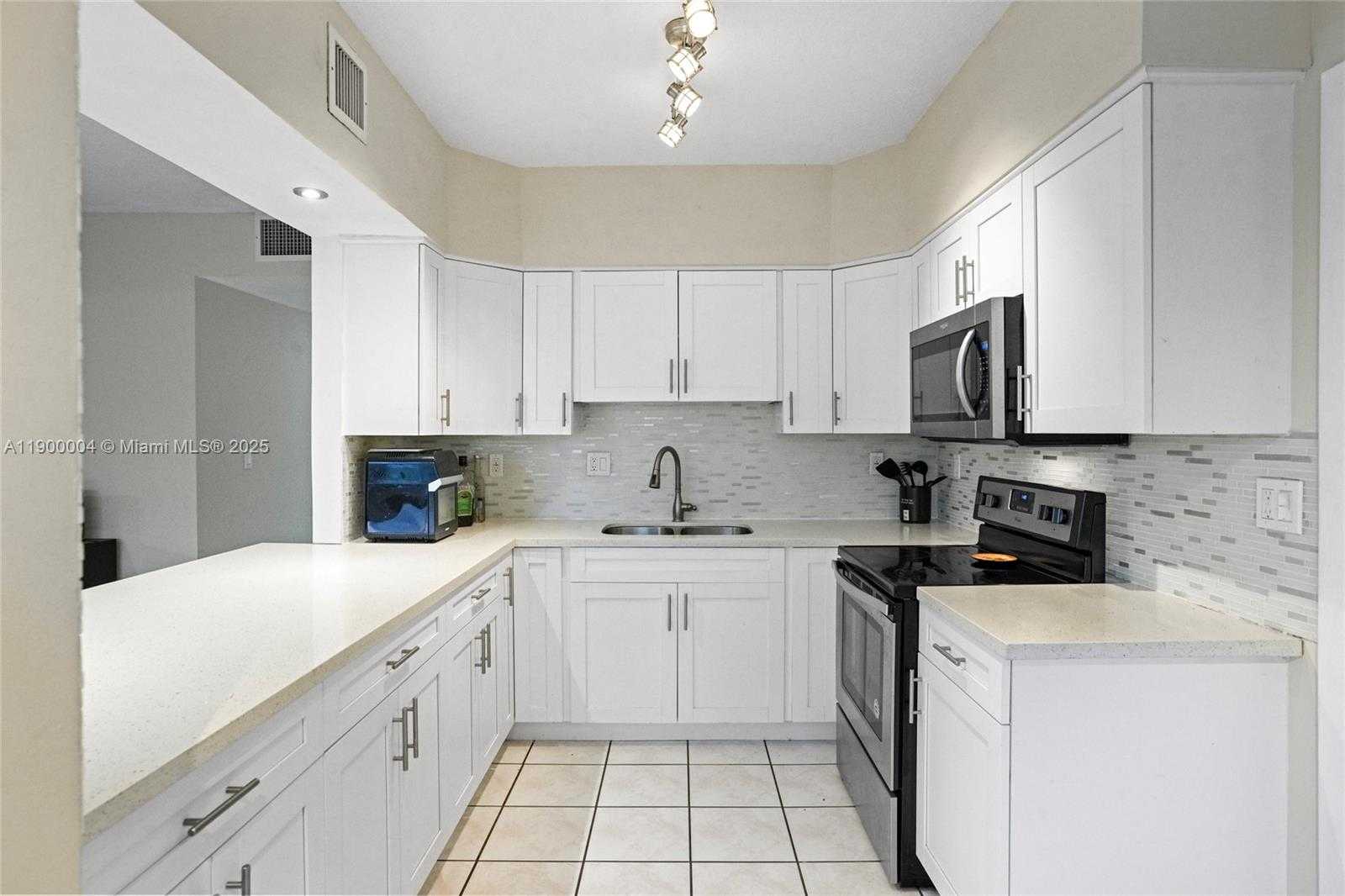 Small Image of 44 NORTH WEST 19TH ST #1, Homestead Number 33