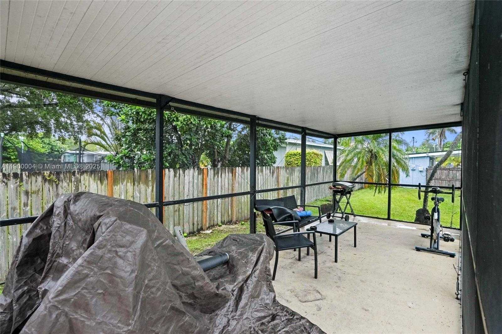 Small Image of 44 NORTH WEST 19TH ST #1, Homestead Number 9