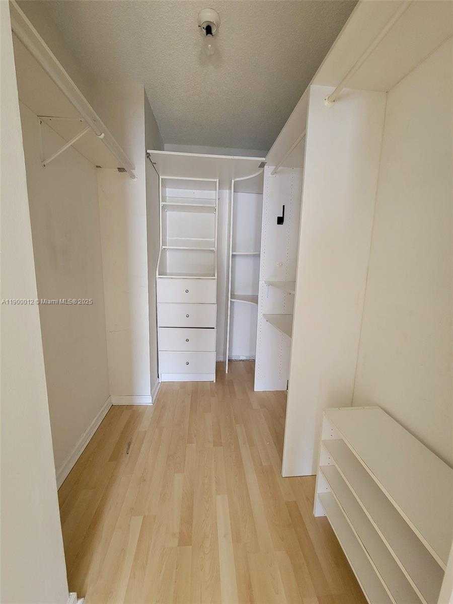 Small Image of 17150 NORTH BAY RD #2922, Sunny Isles Beach Number 13