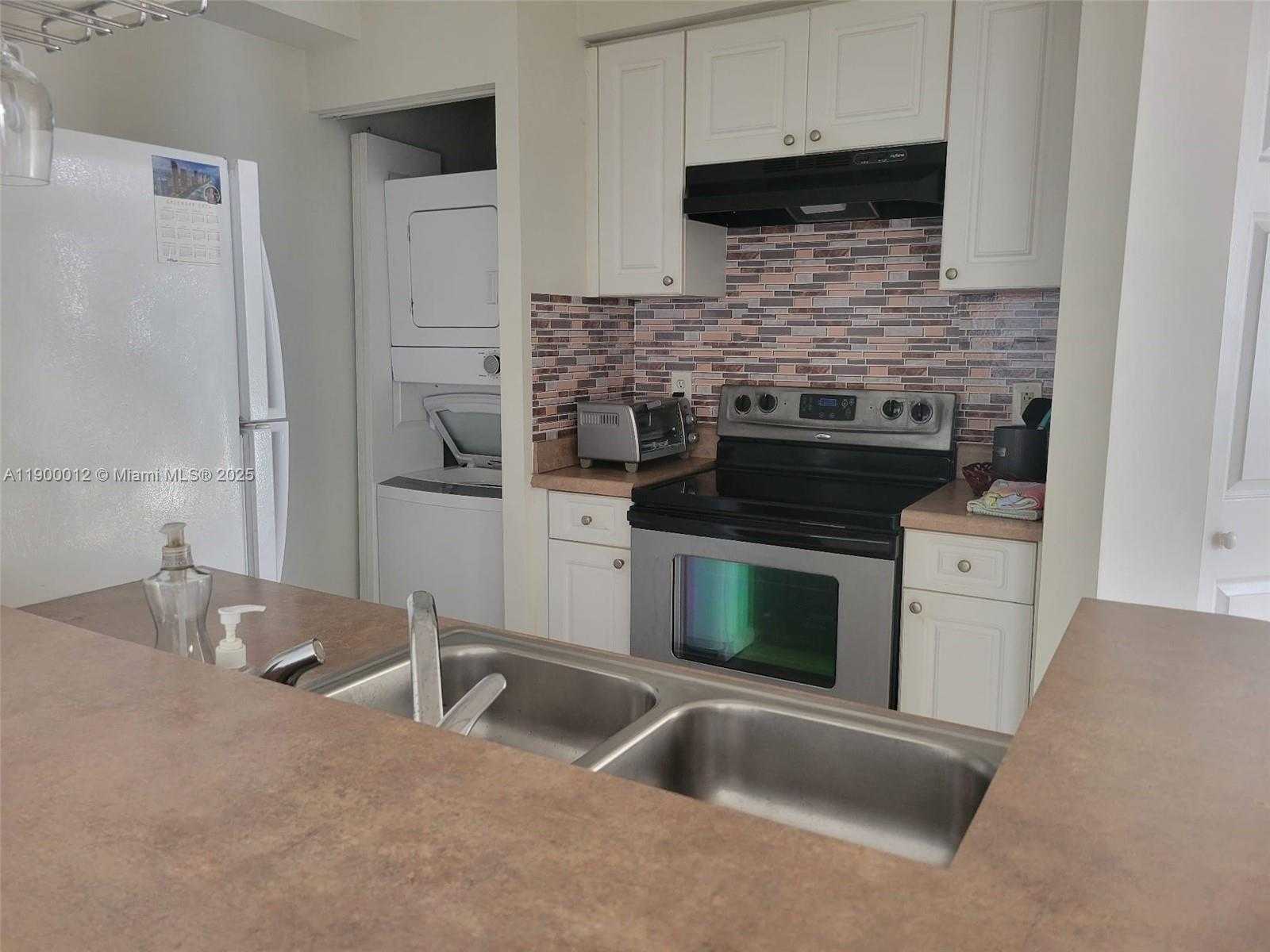 Small Image of 17150 NORTH BAY RD #2922, Sunny Isles Beach Number 7