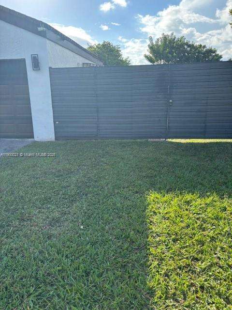 Small Image of Miami Number 12