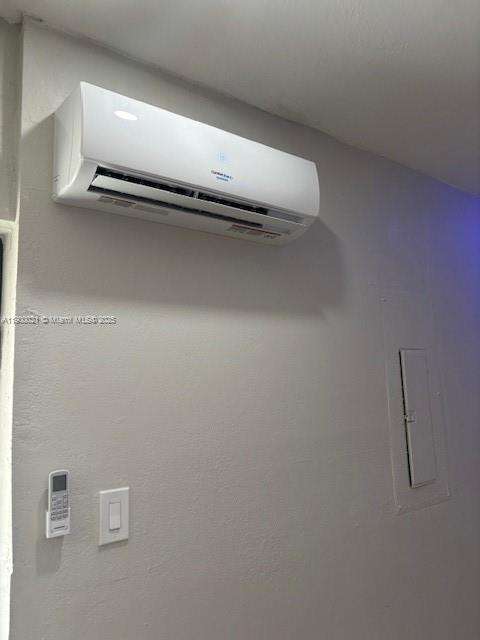 Small Image of Miami Number 8