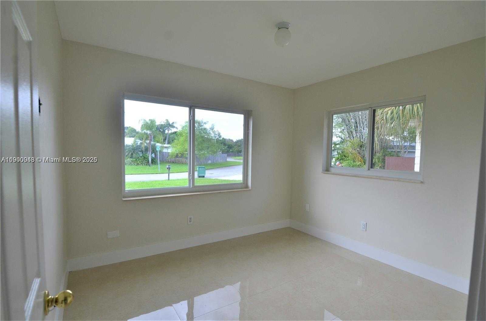 Small Image of 10820 SOUTH WEST 126TH ST, Miami Number 10