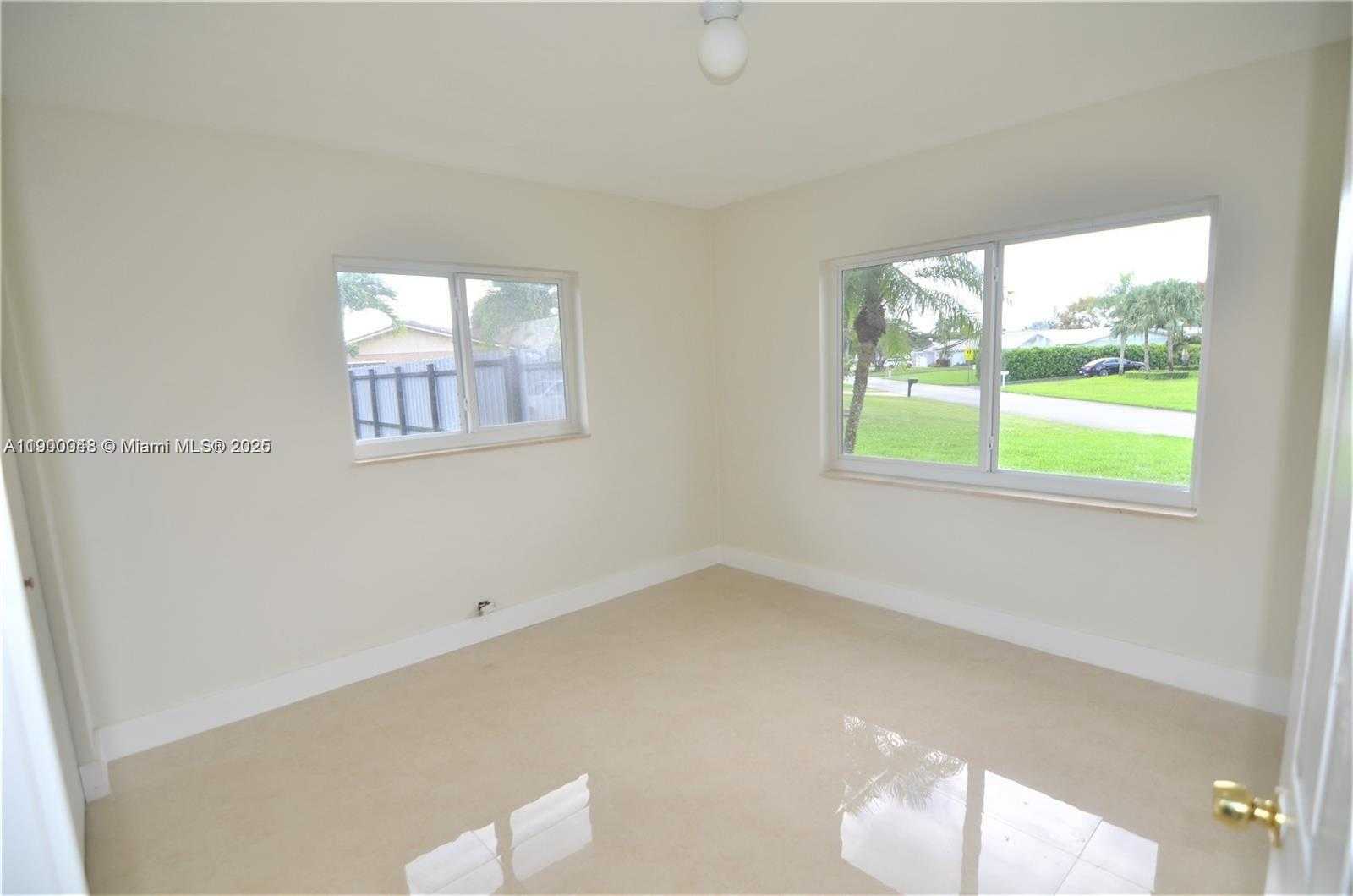 Small Image of 10820 SOUTH WEST 126TH ST, Miami Number 11