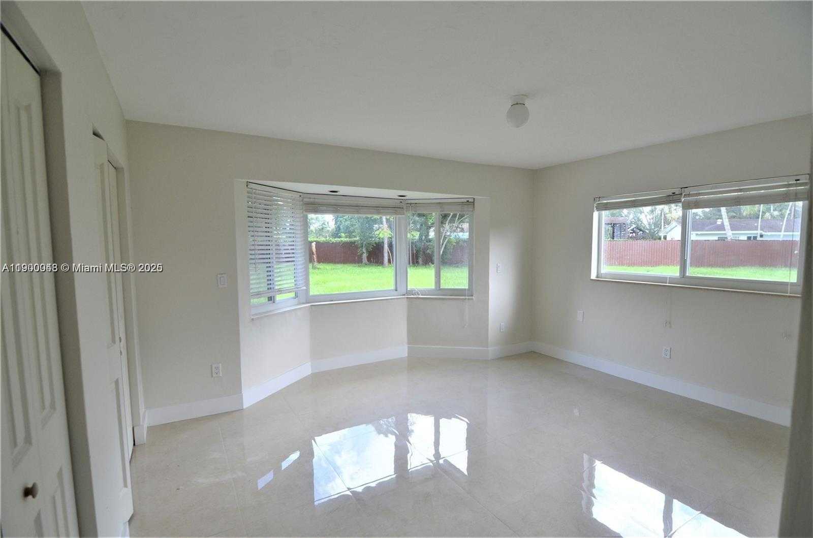 Small Image of 10820 SOUTH WEST 126TH ST, Miami Number 14