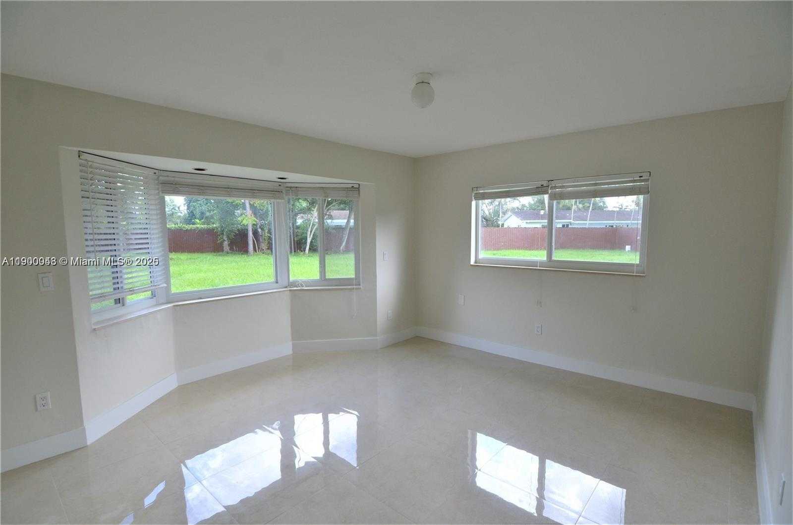 Small Image of 10820 SOUTH WEST 126TH ST, Miami Number 17