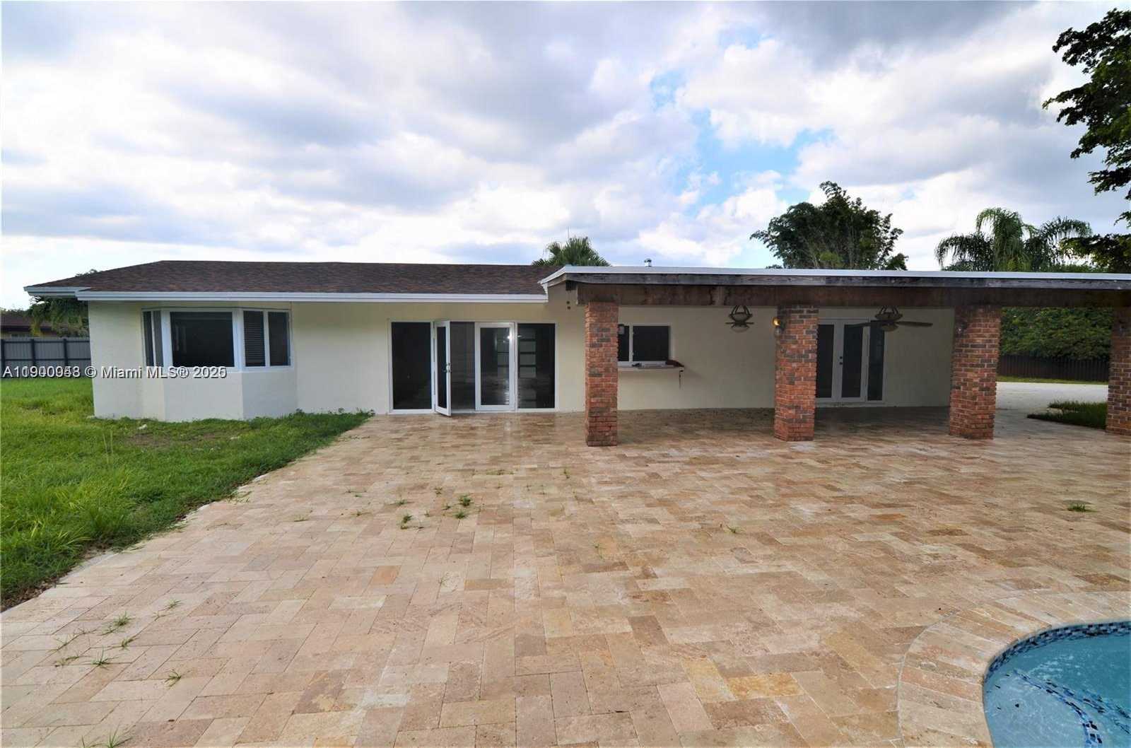 Small Image of 10820 SOUTH WEST 126TH ST, Miami Number 21