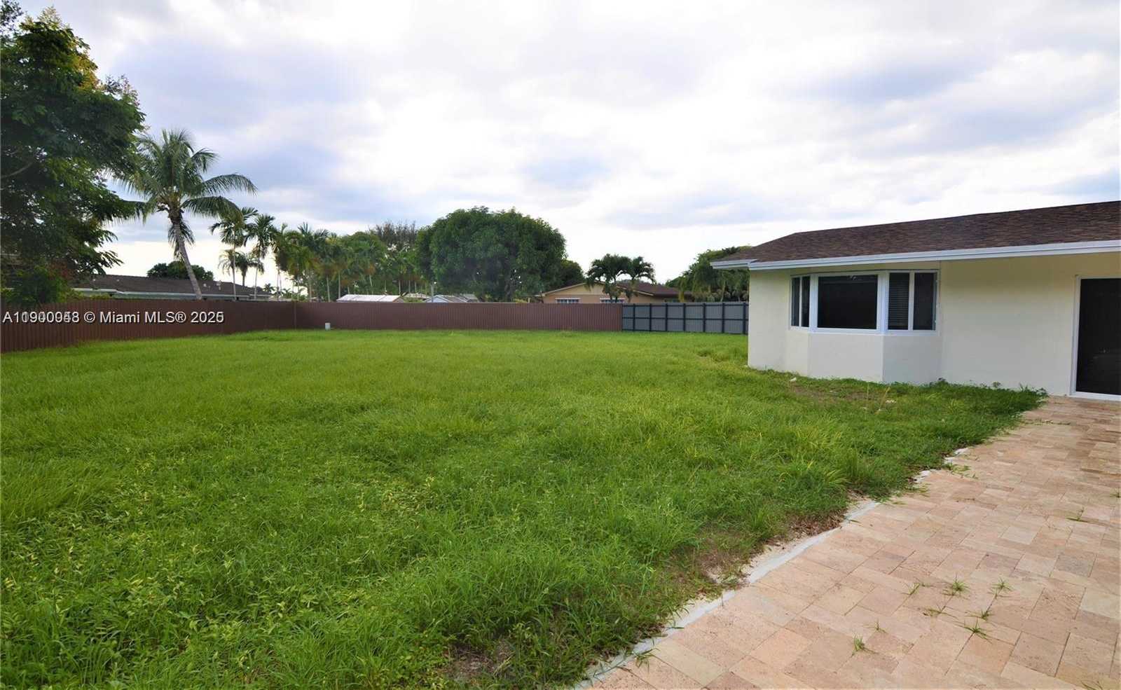 Small Image of 10820 SOUTH WEST 126TH ST, Miami Number 22
