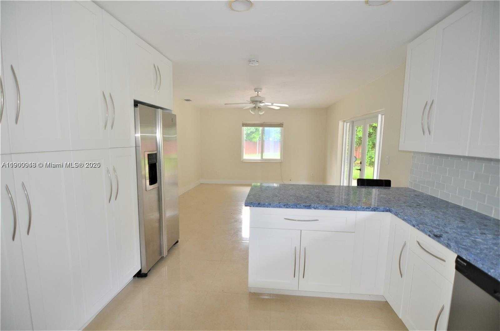 Small Image of 10820 SOUTH WEST 126TH ST, Miami Number 6