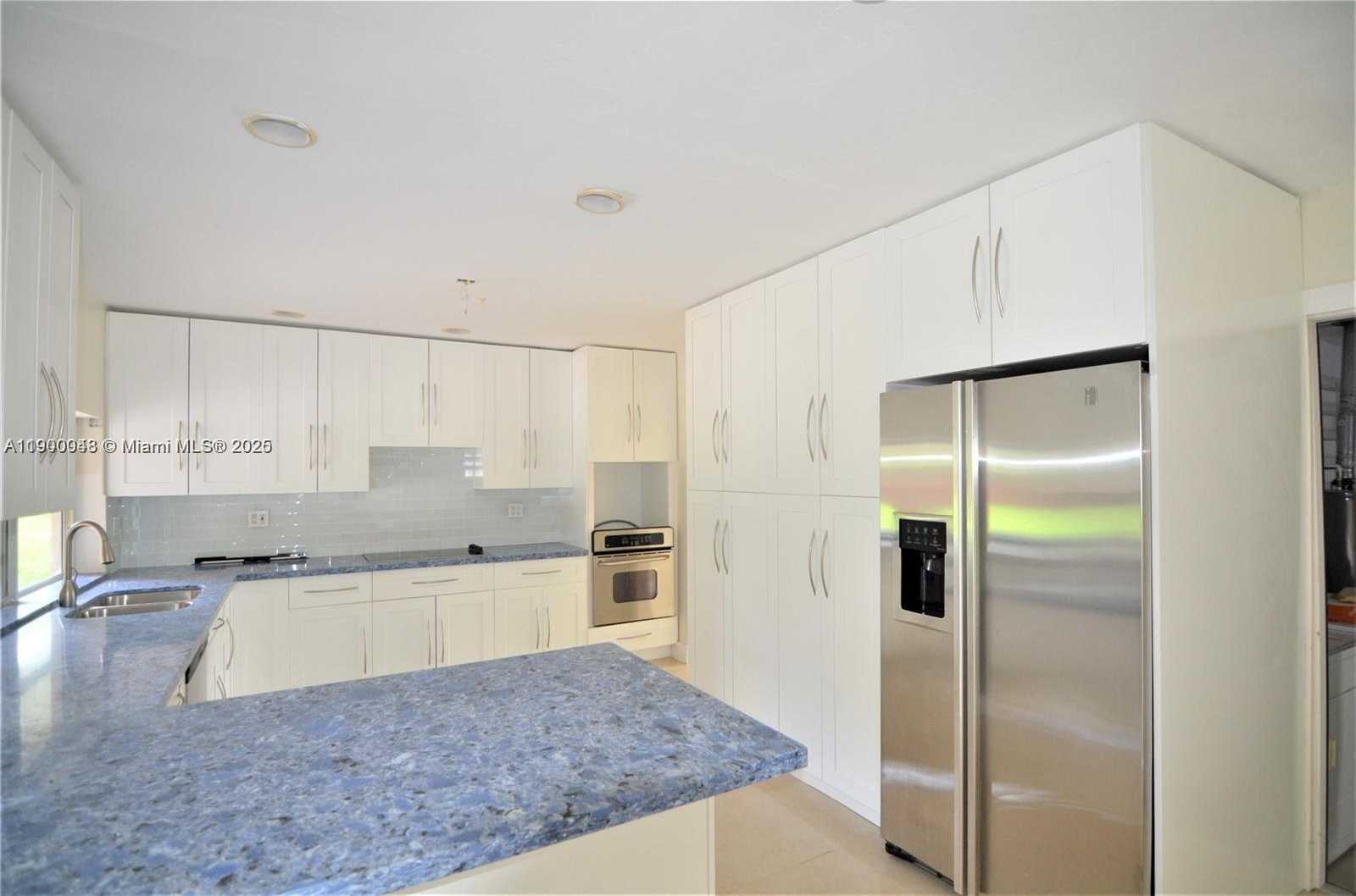 Small Image of 10820 SOUTH WEST 126TH ST, Miami Number 8