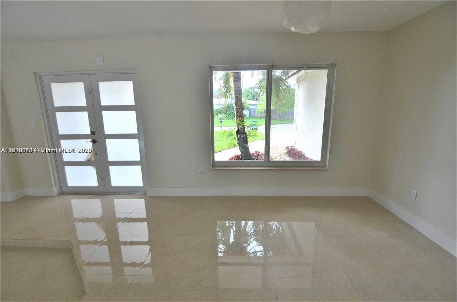 Small Image of 10820 SOUTH WEST 126TH ST, Miami Number 9