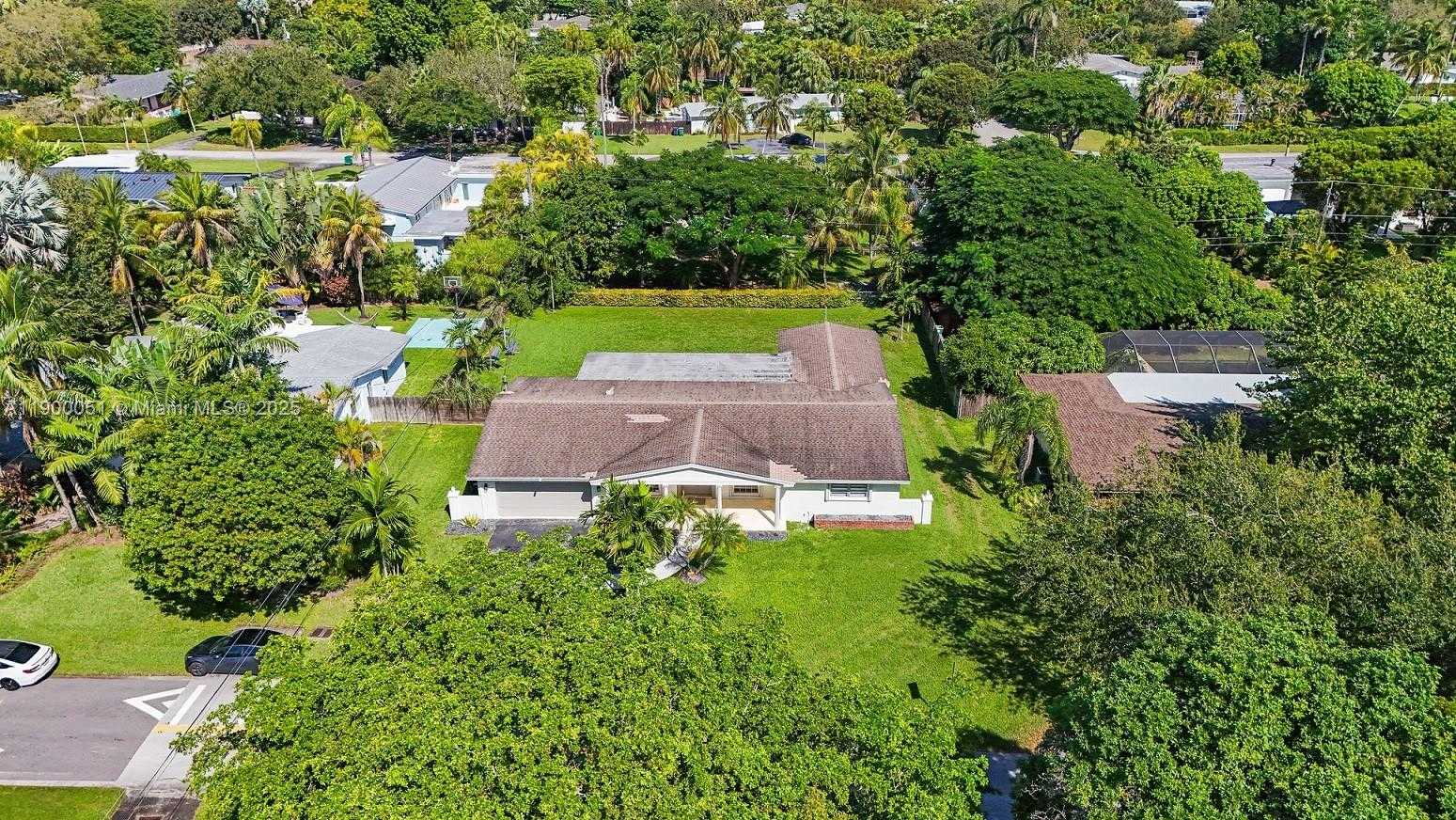 Small Image of 8081 SOUTH WEST 139TH TER, Palmetto Bay Number 2
