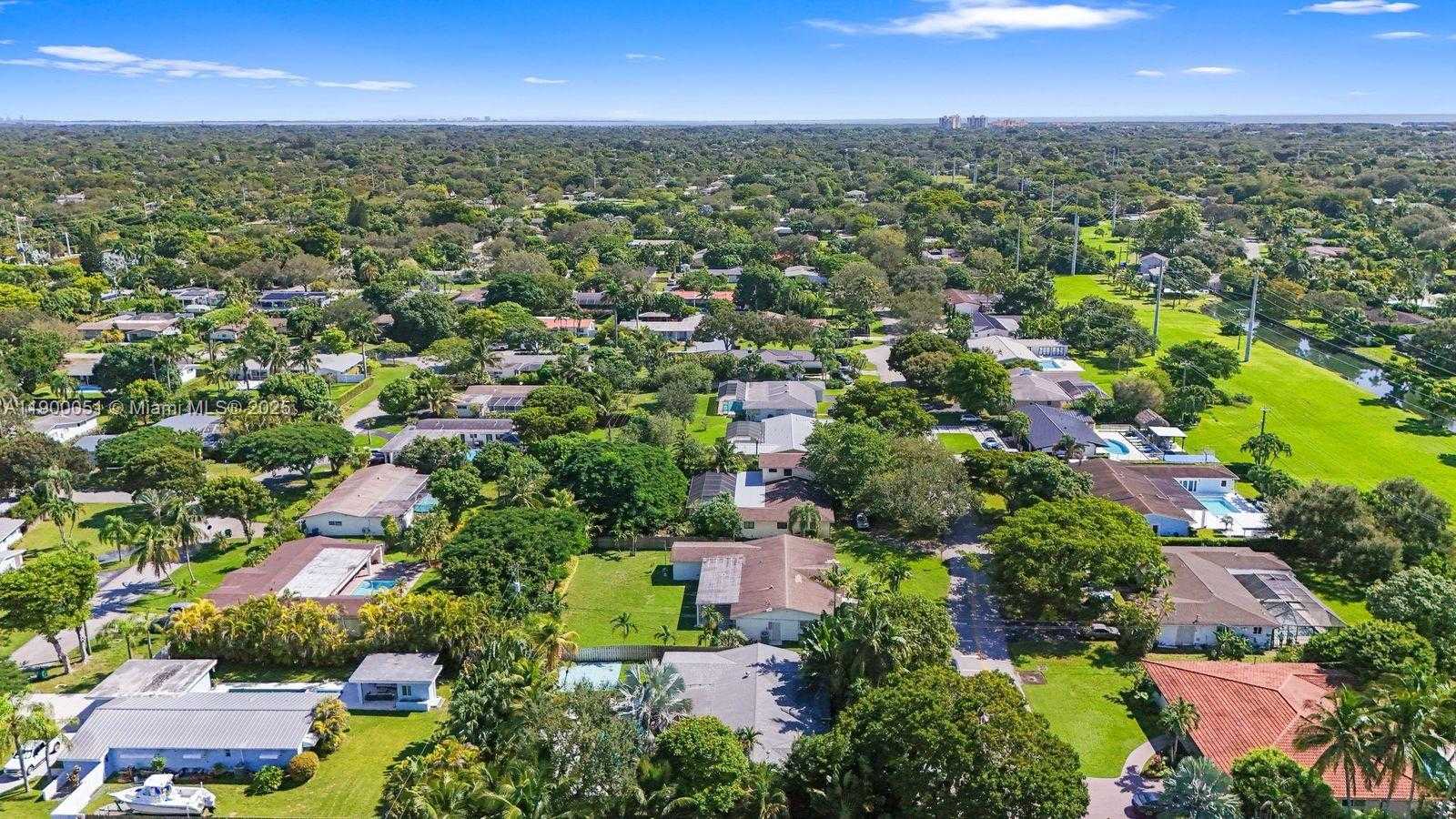 Small Image of 8081 SOUTH WEST 139TH TER, Palmetto Bay Number 23